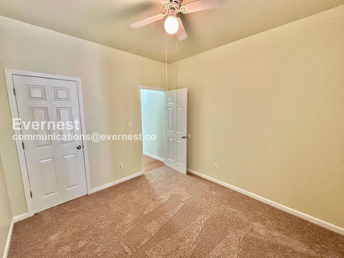 Building Photo - 3550 Red Willow Ct