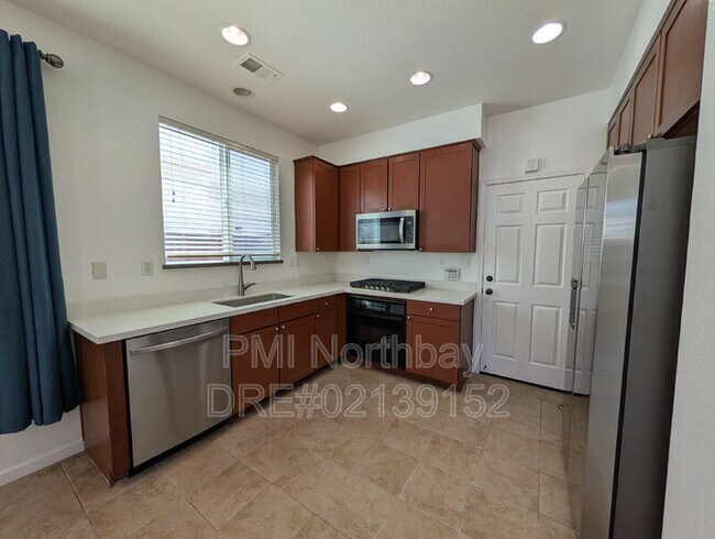 Building Photo - 564 Primitivo Ct