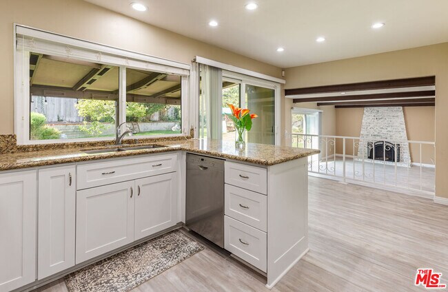 Building Photo - 6032 Sandbrook Dr