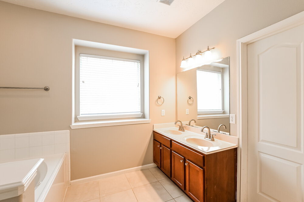 Building Photo - 2307 Siegen Dr