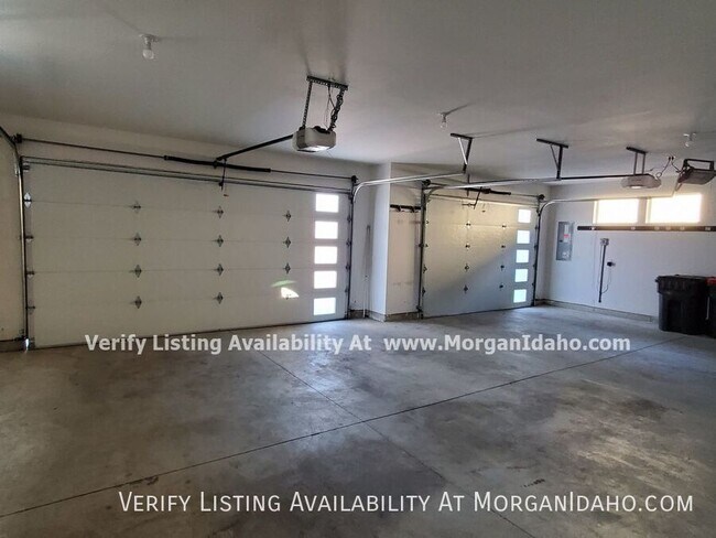 Building Photo - 6518 N Fairborn Ave