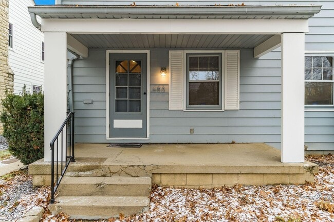 Building Photo - 683 S Roosevelt Ave