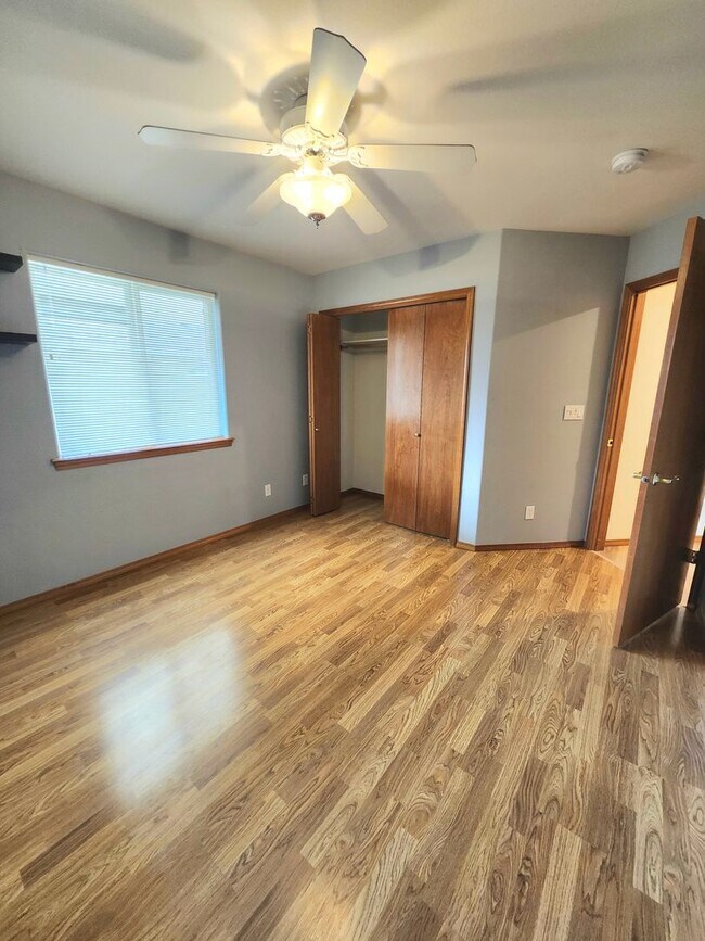 Building Photo - New Listing in a Beautiful Location in a Golf Community