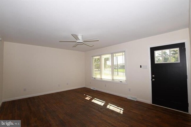 Building Photo - 3 Helen Ave