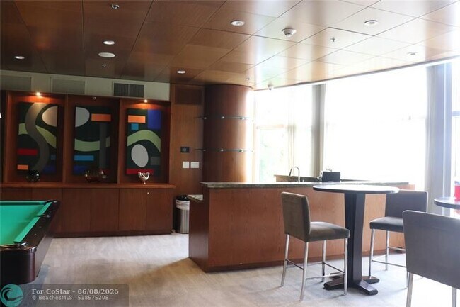 Building Photo - 2681 N Flamingo Rd