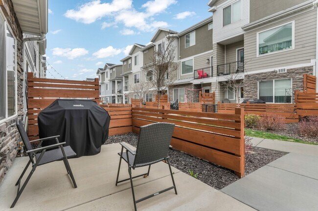 Building Photo - 3677 Golden Sky Ln