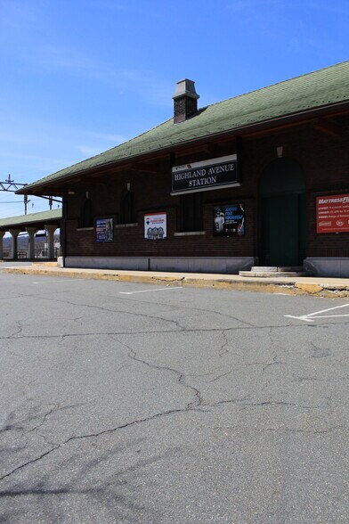 Highland Ave Train Station - 530 Valley Rd