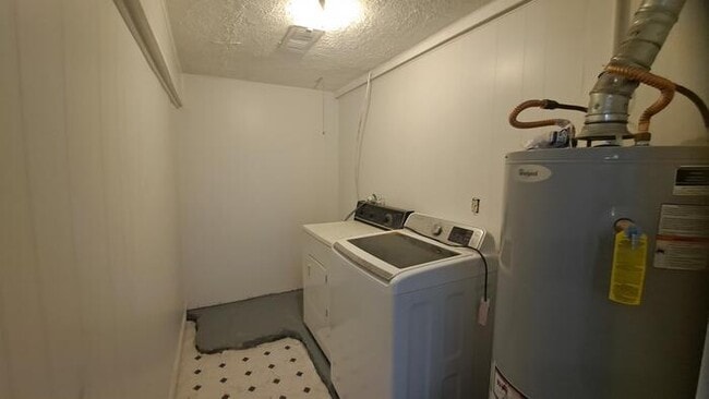 Building Photo - 8505 Lyn Ave