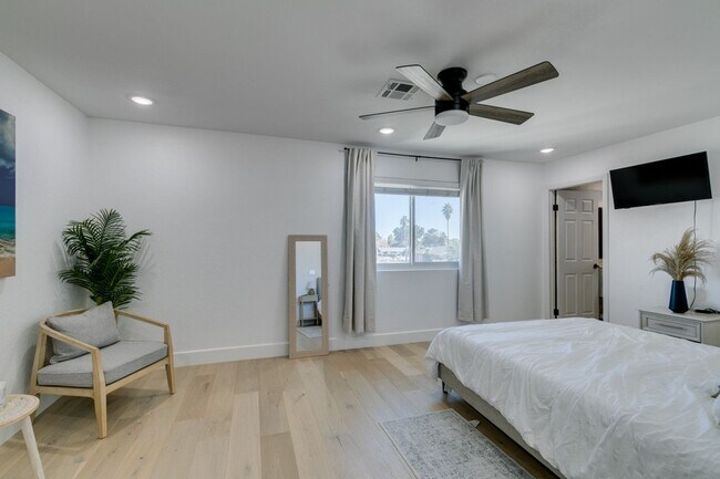 Building Photo - ZONE 8 - 4BD, 2 PRIMARY SUITES, POOL + SPA, OVER AN ACRE, HIGHLY UPGRADED + RENT INCLUDES POOL SE...