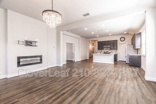 Building Photo - 5530 Pin Pt