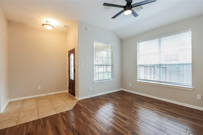 Building Photo - 970 Fife Dr