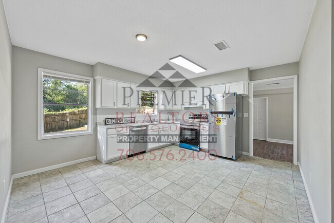Building Photo - 6344 Newick Dr