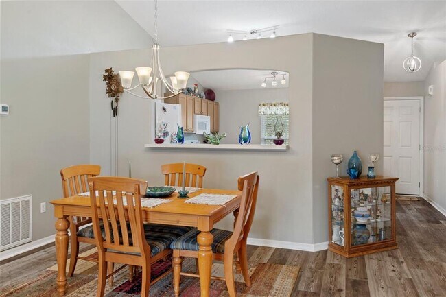 Building Photo - 12255 Linden Dr