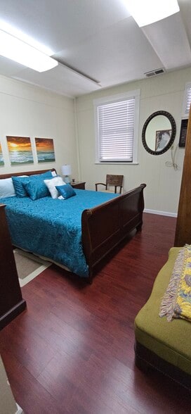 Building Photo - 1447 Lincoln Way