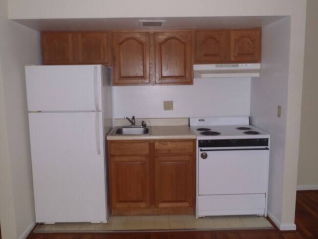 Building Photo - 539 Lowell Ave