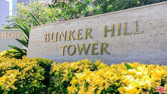 Building Photo - 800 W 1st St