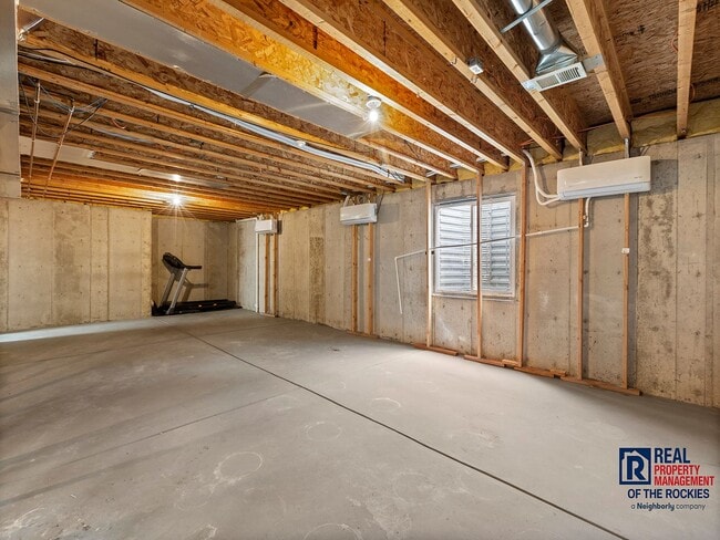 Building Photo - Charming 3 Bed, 2 Bath Home with 3-Car Gar...