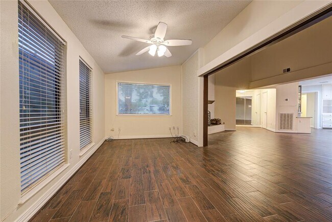 Building Photo - 10850 Kirktown Dr