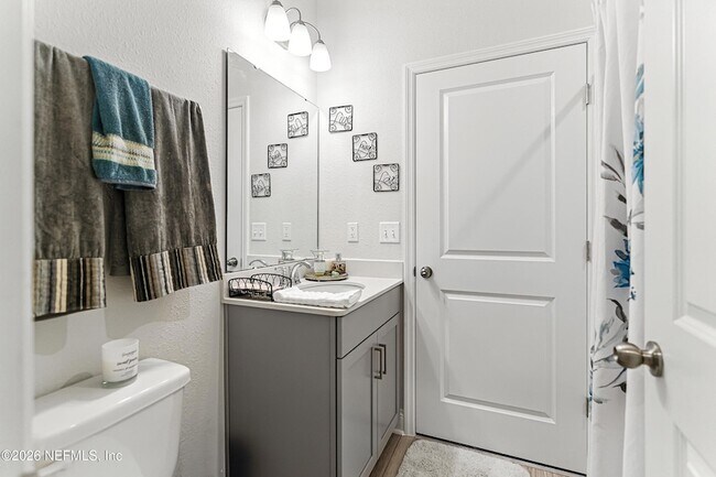 Building Photo - 105 Meadow Creek Dr