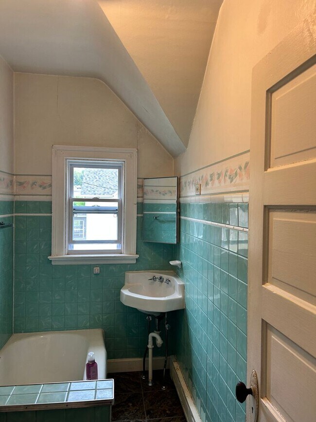 Building Photo - AVAILABLE NOW! 4 Bedroom Near Chester Cree...