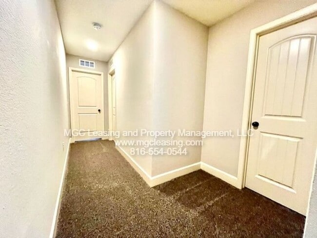 Building Photo - Fresh, Bright & Move-In Ready at Timber Trails