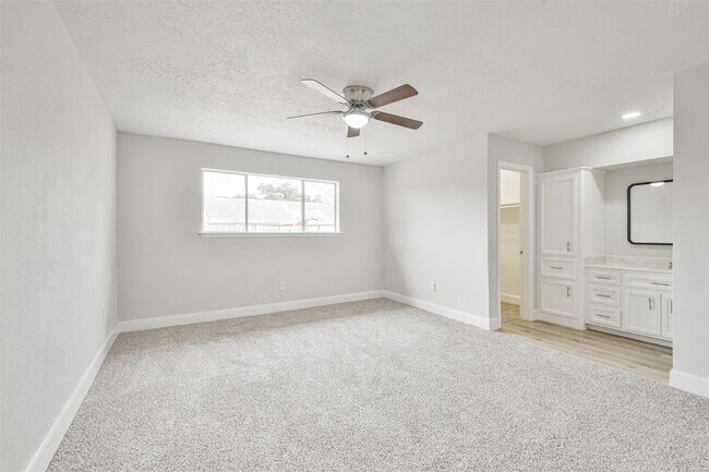 Building Photo - 12523 Drifting Winds Dr