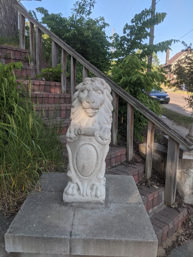 Building Photo - 2303 Pierce St NE