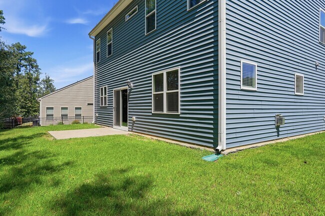 Building Photo - 1425 Haltwhistle St