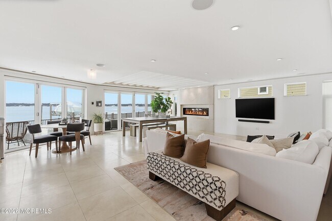 Building Photo - 7 Circle Dr