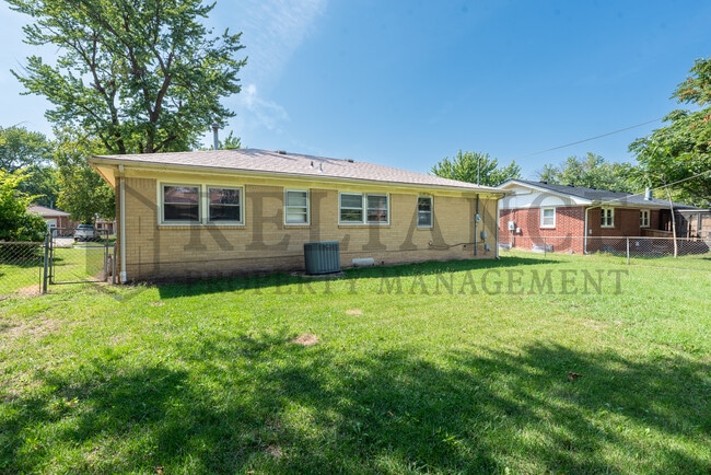 Building Photo - 1022 S Capri Ln