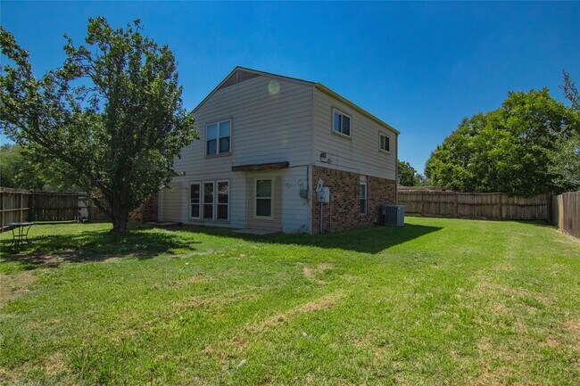 Building Photo - 15806 Val Verde Dr