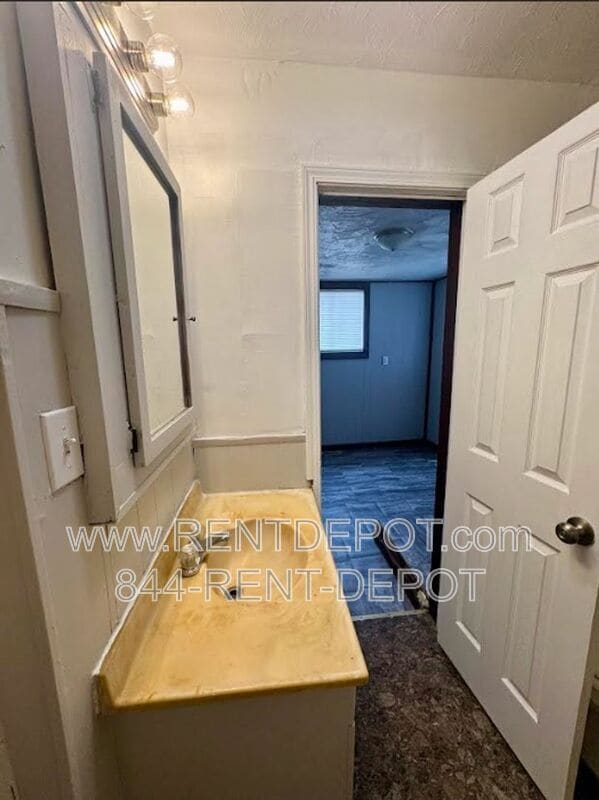 Building Photo - 1312 E Olive St