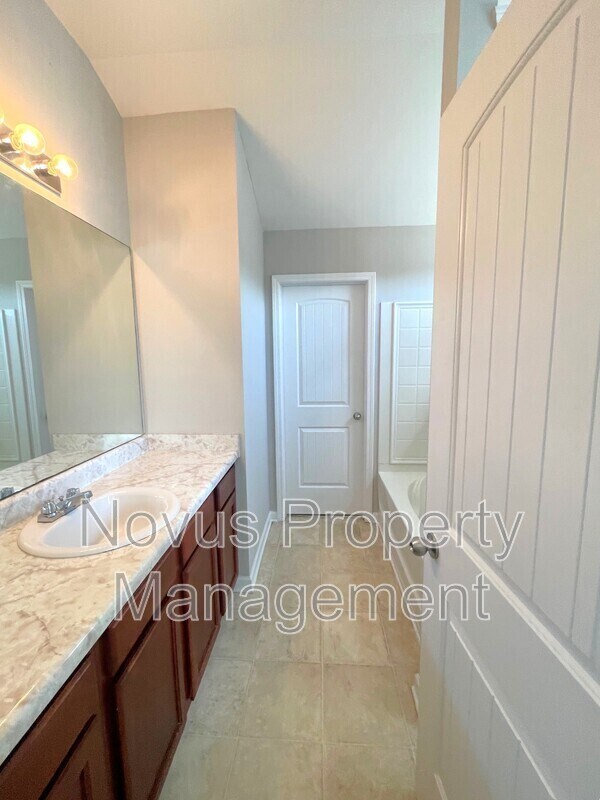 Building Photo - 149 High Point Way