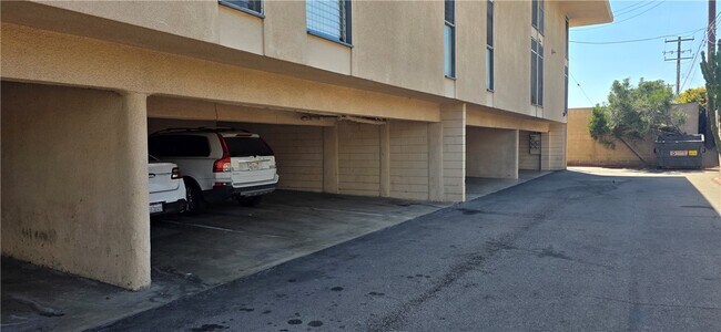 Building Photo - 2300 Mountain Ave N