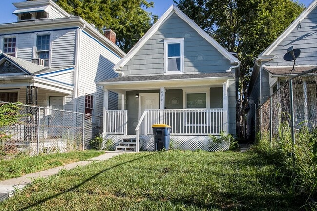 Building Photo - Charming 2 BR 2 BA House in Historic North...