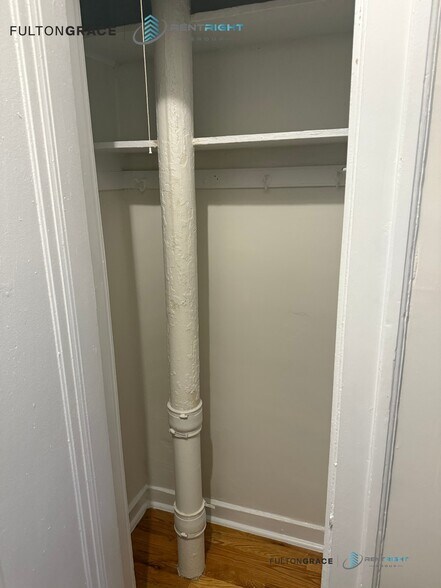 Building Photo - 426 W Briar Pl