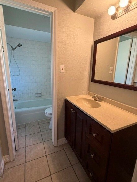 Building Photo - 1507 Sierra Dr