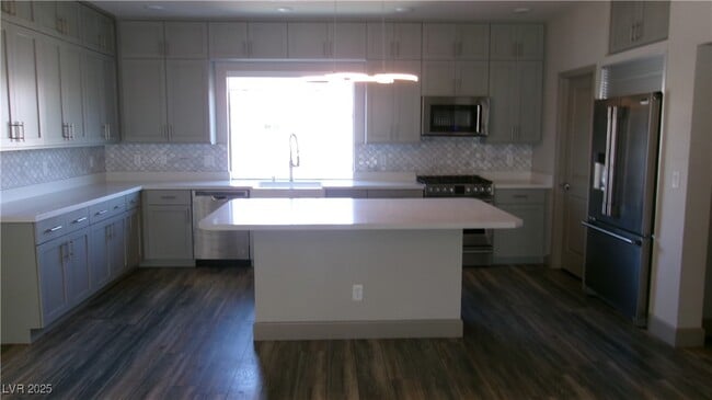 Building Photo - 8036 Carpenter Creek Ave