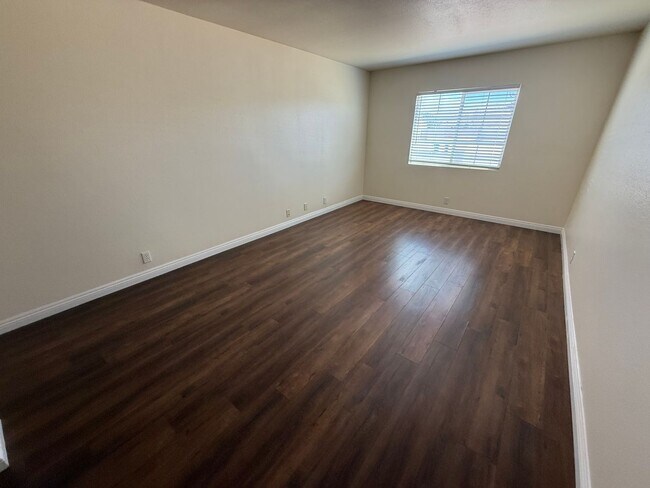 Building Photo - Beautiful Home In Apple Valley Vineyards-4...