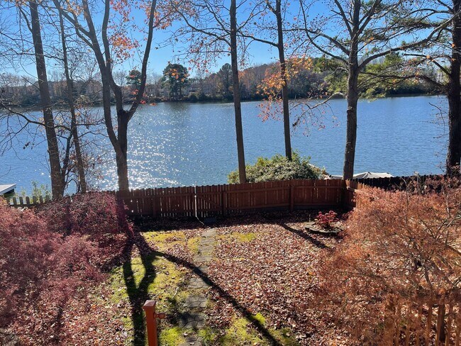 Building Photo - Lovely Lakefront Home in Virginia Beach