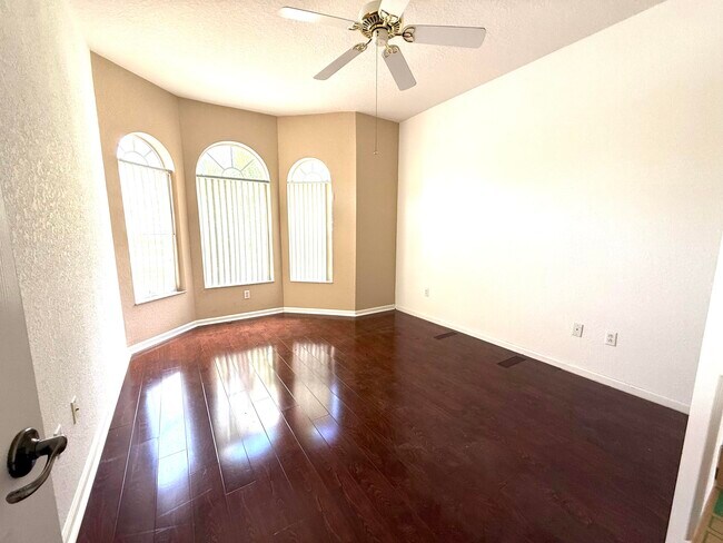 Building Photo - 6677 Southport Dr