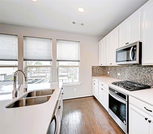 Building Photo - 3115 Roseland Terrace Ln