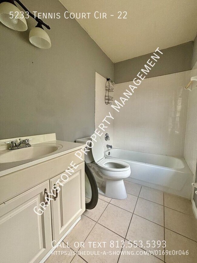 Building Photo - Spacious 2-Bedroom Condo in Prime Tampa Lo...