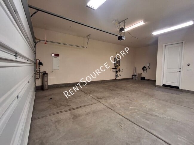 Building Photo - 27231 W Coyote Bush Ct