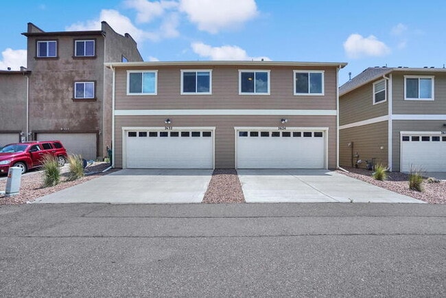 Building Photo - Modern Townhome with Central A/C, 2-Car Ga...