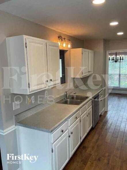 Building Photo - 7815 Pinetuck Ln