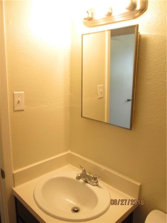 Building Photo - 2206 W Hickory St