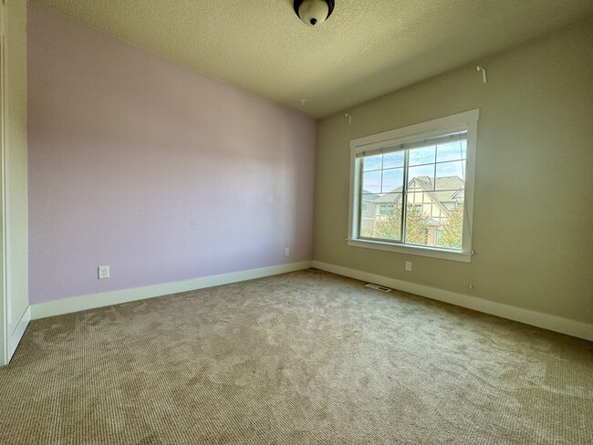 Building Photo - 16858 SW Larkspring Ln