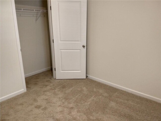 Building Photo - 51 Lk Ter Dr