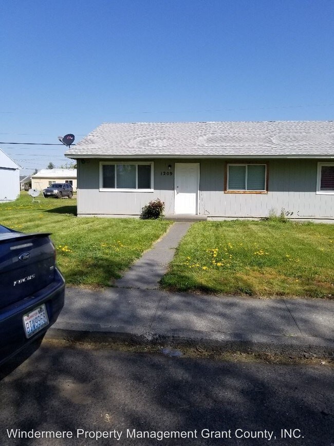 1209 Mitchell Ave 1209 Mitchell Ave Moses Lake WA 98837 Apartment